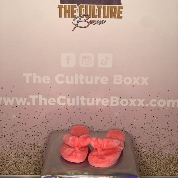 Slippers - Picture 3 of 4